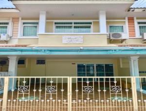 For RentTownhouseNawamin, Ramindra : For Rent 2-storey townhome for rent, very beautiful house, Soi Ramintra 39, partially furnished, 3 air conditioners, living or Home Office.