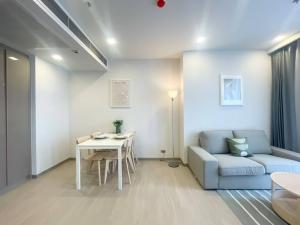For RentCondoRama9, Petchburi, RCA : One nine five 🍁 Nice new condo 🍁 Fully furnished 🍁 Ready to move in, beautifully decorated