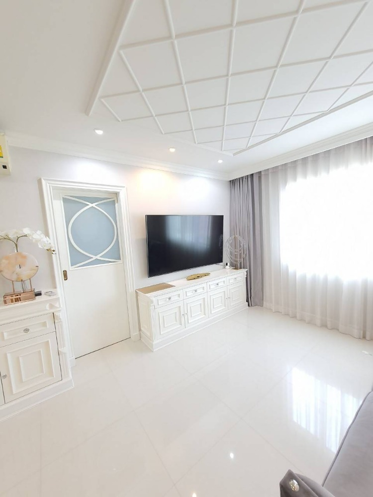 For SaleCondoLadprao, Central Ladprao : Selling a beautiful room, corner room, not attached to anyone, 2 bedrooms, 2 bathrooms, 68 sq m, at the entrance of Soi Ladprao 18