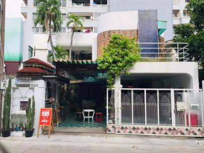 For SaleHouseRatchathewi,Phayathai : For sale: 2-story detached house, Soi Ari, near BTS Ari, area 45 sq m., 3 bedrooms, 4 bathrooms.