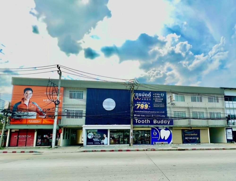 For RentShophousePinklao, Charansanitwong : Charansanitwong commercial building for rent, next to MRT Yaek Fai Chai best location