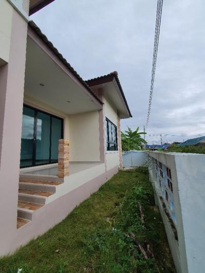 For SaleHouseRayong : Baan Phumjai Project, 2-storey twin house, area 35 sq.w., only one house left!! Good location in the heart of Pluak Daeng District Near the community source, good weather, no central fee .