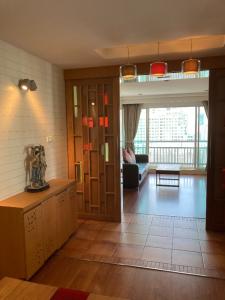 For RentCondoSukhumvit, Asoke, Thonglor : Grand Park View Asoke condo for rent, high floor (102 Sq.m.), 3 Bedroom, fully furnished.