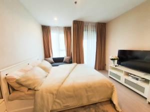 For RentCondoLadprao, Central Ladprao : Condo for rent, Life Ladprao, 35th floor, convenient transportation from BTS Lad Phrao Intersection, only 2 minutes, fully furnished.