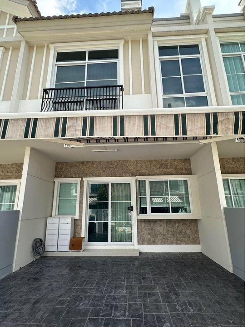 For RentTownhouseBangna, Bearing, Lasalle : New house ready to move in #Rent for only 40,000 baht !!️Townhome #Indy4 Bangna km.7 near #MegaMega Bangna #Indy4 Bangna km7🏡