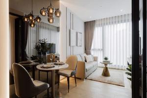 For RentCondoRama9, Petchburi, RCA : ** 1 bedroom, large room, size 43 sqm** Condo for rent Ashton Asoke-Rama9🔥 Rental price 39,000 baht/month🔥
