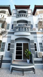 For SaleTownhouseKaset Nawamin,Ladplakao : Townhouse Nuanchan 31 / 5 Bedrooms (Sale), Townhouse @ Nuanchan 31 / 5 Bedrooms (SALE) COF023.