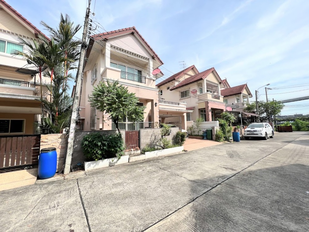 ขายบ้านพัฒนาการ ศรีนครินทร์ : สวยเด่น ทำเลดี ขายบ้านดีพร้อม ซิตี้โฮม ศรีนครินทร์ ถ้าคุณพร้อม หิ้วกระเป๋าเข้าอยู่ได้เลย ใกล้ชิดแนวรถไฟฟ้า สายสีเหลือง