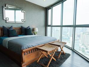 ขายคอนโดอ่อนนุช อุดมสุข : 2-Bedroom Unit on High Floor with Spectacular View