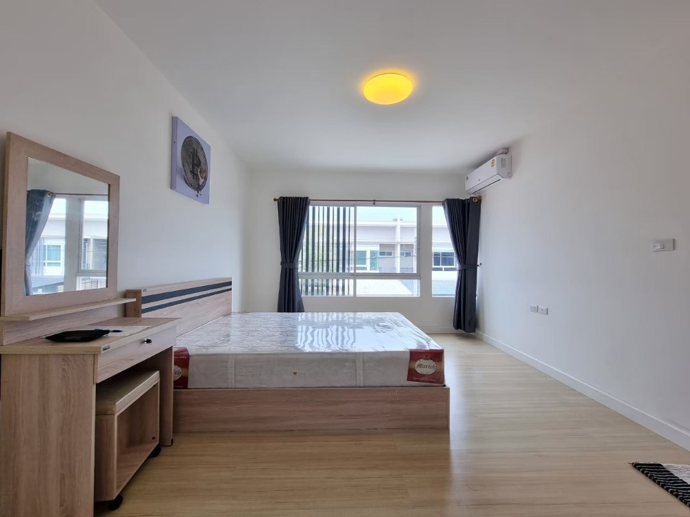 For RentTownhouseRathburana, Suksawat : 2 storey townhouse for rent, Indy Village 2, Pracha Uthit 90 by Land and Houses, near the street market. Sarasas Witaed Suksa School Thung Khru District Office, inquire 096-194-4999 LINE : asa_v