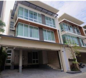 For RentHouseSapankwai,Jatujak : Sell / rent a 3-storey detached house with a private swimming pool in the house. Fully furnished, built-in furniture, model house model, I-Nine Phaholyothin Village (H22297), located in the heart of the city, located on Sutthisan Road, Soi Inthamara 9, ab