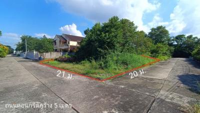 For SaleLandNawamin, Ramindra : Land for sale Watcharaphon Golden Place Village, Watcharapol Road, Soi 1/4, Vacant land Watcharapol, near expressway, near BTS, Vacant land near Sukhaphiban 5 Road, Vacant land for sale, 103.7 square wah, corner plot, suitable for building a house. Vacant