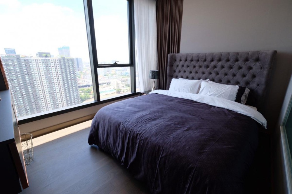 ขายคอนโดพระราม 9 เพชรบุรีตัดใหม่ RCA : (ขายขาดทุน) Condo The Esse at Singha Complex, the Best unit of the 1 bed room