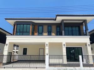 For RentHousePathum Thani,Rangsit, Thammasat : Pipaporn Grand 5 project, single detached house near Khlong 5 racing track, Khlong 5, Thanyaburi (Klong Luang side) ) The new house has never been released for rent.