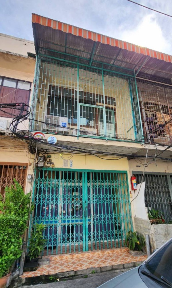 For SaleShophouseYaowarat, Banglamphu : Very good location! It's suitable for the capitalist!! Selling a commercial building 15 sq.w. near the Democracy Monument, near the MRT, connecting the purple and orange lines.