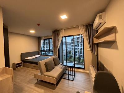 ให้เช่าคอนโดปทุมธานี รังสิต ธรรมศาสตร์ : D CONDO เฟส4 ( ห้องใหม่ วิวสระน้ำ Floor 8 )พร้อมให้เช่า ( ห้องมุม ) เดินไม่ไกลลิฟต์ 📸 รูปถ่ายจากห้องจริงวิวจริงราคาเดียว 9500 ต่อเดือน สัญญาขั้นต่ำ 1 ปีD CONDO เฟส4 ( ห้องใหม่ วิวสระน้ำ Floor 8 )Size 26 ตรม เครื่องใช้ไฟฟ้าใหม่ พร้อม- TV- ตู้เย็