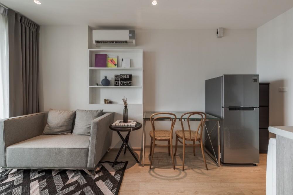 For SaleCondoThaphra, Talat Phlu, Wutthakat : 🔥 Quick sale, loss, very cheap 🔥 Ideo Sathorn-Tha Phra ⚡ near bts Pho Nimit and Talat Phlu station ⚡ The project has Max Value under the building ⚡ near The Mall Tha Phra ⚡ High floor ⚡ Beautiful decoration