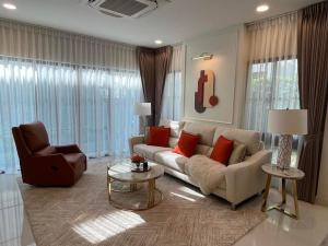 For RentHouseRama9, Petchburi, RCA : 📌 House for rent Nanthawan Rama 9, Krungthep Kreetha, new cut with furniture