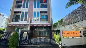 For SaleTownhouseLadprao101, Happy Land, The Mall Bang Kapi : For sale 3 storey townhouse, Baan Klang Muang Village, Lat Phrao 87.