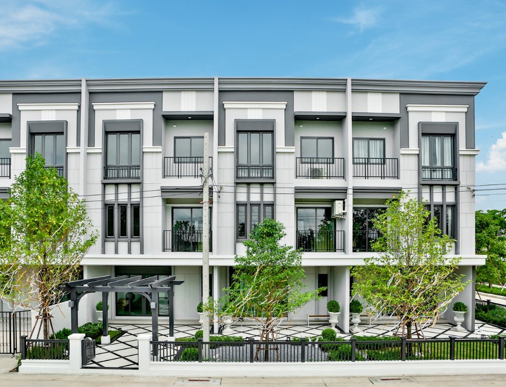 For SaleTownhouseChaengwatana, Muangthong : Townhome for sale, Urbanio Vibhavadi-Chaengwattana, 3-storey townhome in Soi Chaengwattana 10, good location near the main road. Chaengwattana and Vibhavadi-Rangsit Near the expressway tollway Chaengwattana and Don Mueang Airport, Lak Si District, Bangko