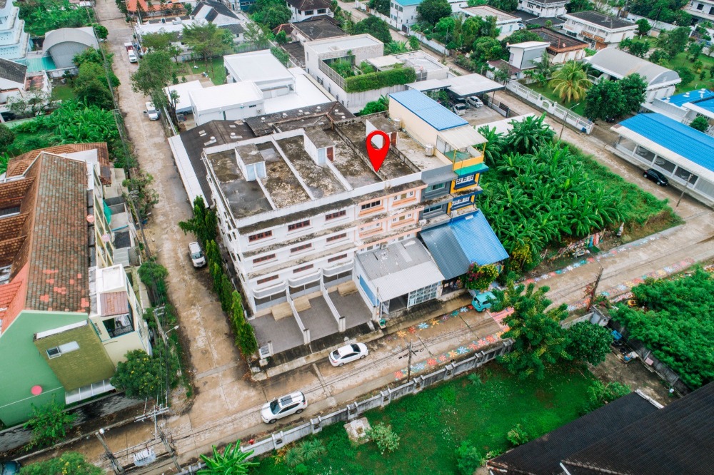 For SaleShophousePattanakan, Srinakarin : Very urgent sale! 4-storey commercial building, 2 booths, 54 square meters, Soi Phatthanakan 76, Prawet, only 300 meters into the alley, there is a delivery elevator. Suitable for storage or office Special price!