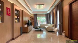 For SaleHousePattanakan, Srinakarin : 3-storey detached house for sale, the cheapest in the project, Area 103 sq m, 5 bedrooms, 6 bathrooms, Grand Bangkok Boulevard Rama 9 Village.
