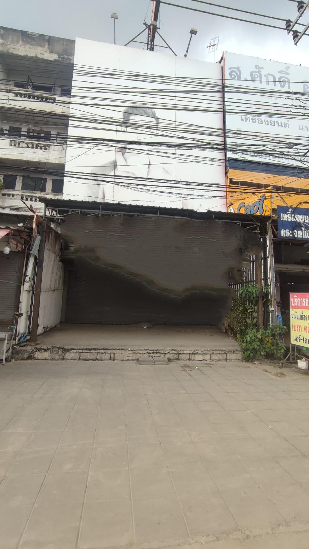 For RentShophousePattanakan, Srinakarin : 💥💥 Commercial building for rent, 3 and a half floors, 2 booths on Srinakarin Road (entrance to Srinakarin Expressway)
