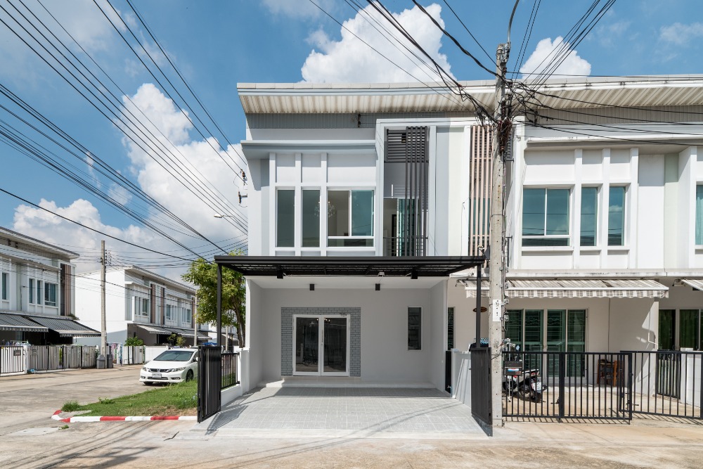 For SaleTownhouseNawamin, Ramindra : Pleno Wongwaen-Ramintra, 2-storey townhome behind the newly renovated corner