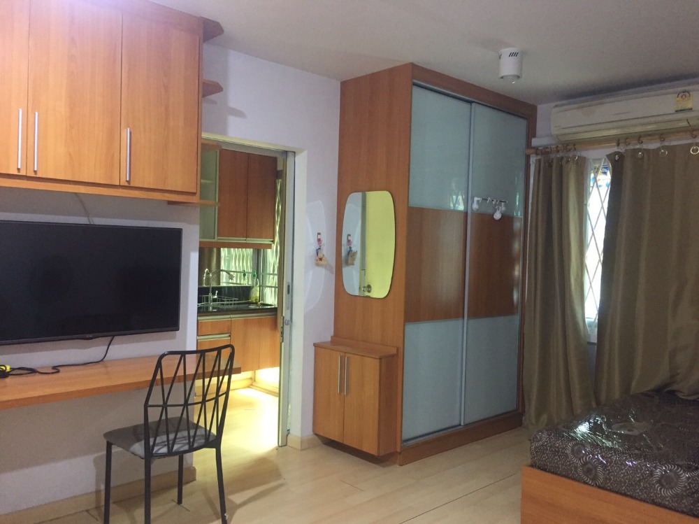 For RentCondoLadkrabang, Suwannaphum Airport : Condo for rent, Iris Avenue, On Nut, Ladkrabang, 3rd floor, 1st floor, pool view The kitchen has a stove that extracts smoke, making cooking very convenient.