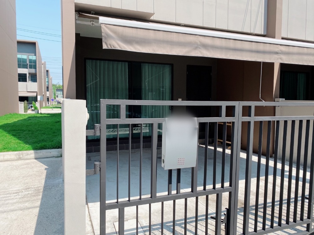 For SaleTownhouseSeri Thai, Ramkhamhaeng Nida : Behind the corner, 18.5 square meters, 3 baths, 3-storey townhome, Baan Klang Muang, Ladprao, Serithai