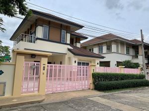For RentHouseKaset Nawamin,Ladplakao : Beautiful house for rent, in good condition, Soi Pho Kaew 3, accessible in many ways, near Central Eastville market, CDC