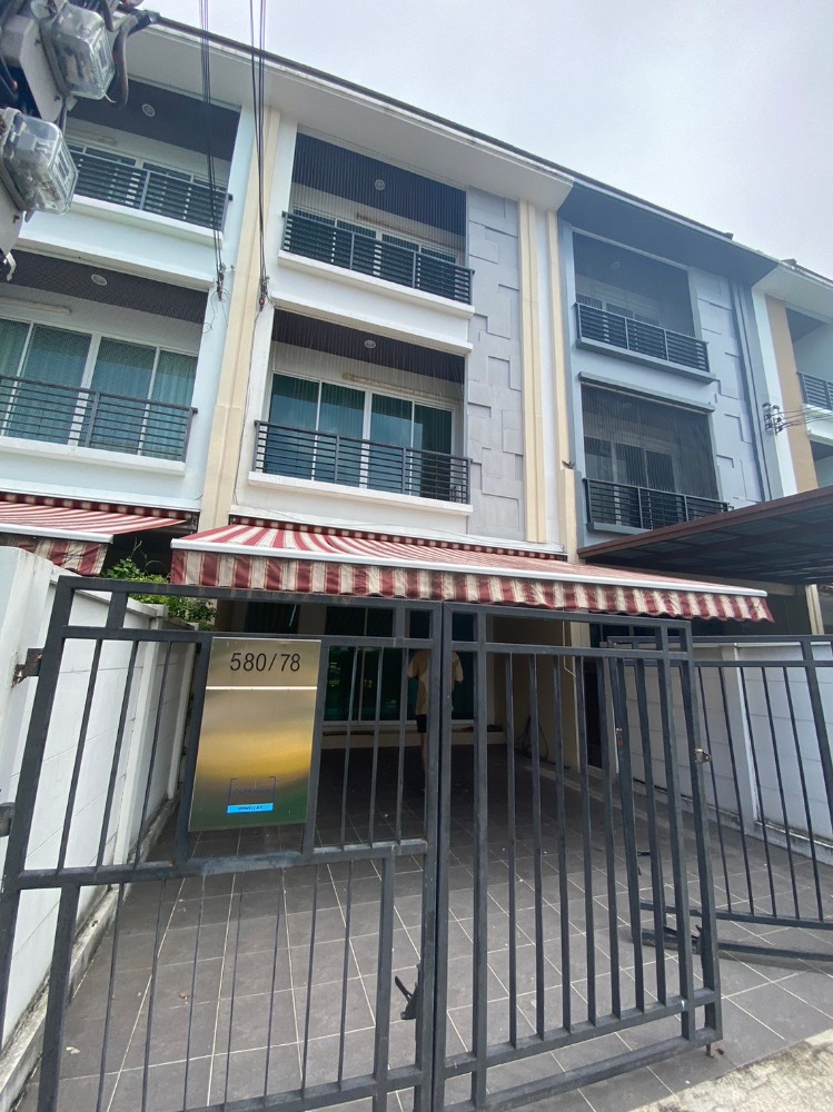 ขายทาวน์เฮ้าส์/ทาวน์โฮมลาดพร้าว101 แฮปปี้แลนด์ : บ้านกลางเมือง ลาดพร้าว 87 / 3 ห้องนอน (ขาย), Baan Klang Muang Ladprao 87 / 3 Bedrooms (SALE) RUK334