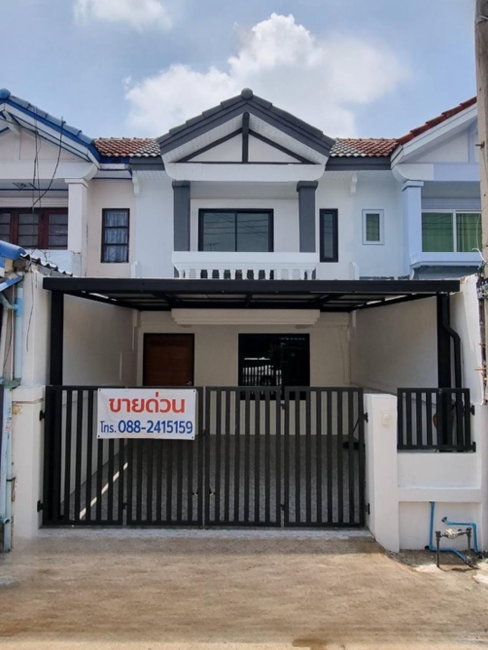 For SaleTownhousePathum Thani,Rangsit, Thammasat : Open for sale, 2-storey townhome, Lam Luk Ka Khlong 2, completely renovated, good location, only 5 minutes to Lotus Khlong 2 and 15 minutes to Khu Khot BTS station.