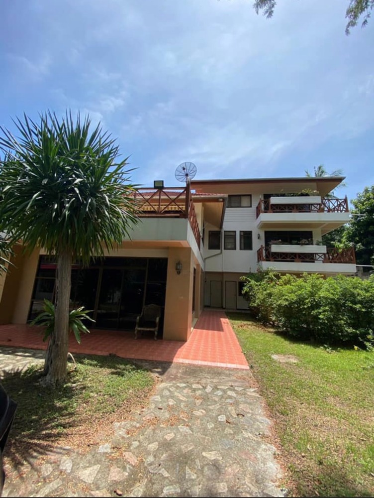 For SaleHouseKanchanaburi : Super special, urgent sale, 3-storey detached house next to the river on an area of 3 rai 87.6 square wa, complete with a waterfront guest house, a waterfront pavilion and a private waterfront raft (in the city, shady, quiet, comfortable, greenery Along t