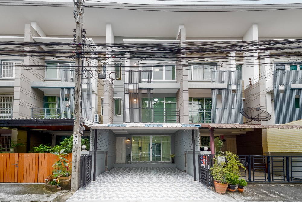 For SaleTownhouseRathburana, Suksawat : Newly renovated 3-storey townhome, Town Plus Pracha Uthit project