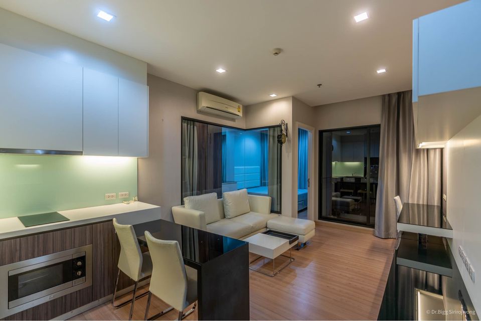 For SaleCondoWongwianyai, Charoennakor : Urgent sale!!! Condo URBANO ABSOLUTE Sathorn-Taksin, near BTS Krung Thon Buri.