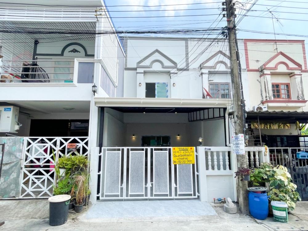 For SaleTownhouseChaengwatana, Muangthong : 2-storey townhouse for sale, Duang Kaew Village, Tiwanon, renovated the whole house The addition of a garage and kitchen, ready to move in, near the school and the expressway (sale by owner)