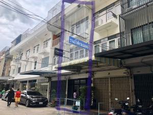 For RentShophouseRatchathewi,Phayathai : BS482 Rent a 3-storey commercial building with a roof deck in Rang Nam area, Ratchathewi district, near BTS Victory Monument.