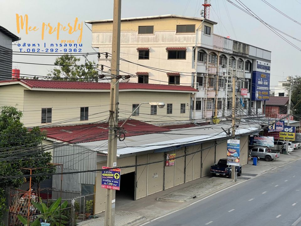 For SaleShophouseChaengwatana, Muangthong : Selling a cheap building on the road behind the canal, good investment location on Tiwanon Road, 5 minutes to Somdet intersection, Pak Kret, Nonthaburi