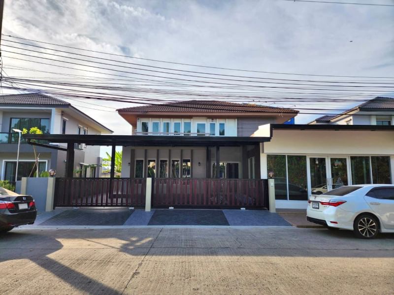 For RentHousePathum Thani,Rangsit, Thammasat : 2-storey detached house for rent, large size, 95 sq.w., 4 bedrooms, 3 bathrooms, built-in kitchen, food preparation area, 4 car parks