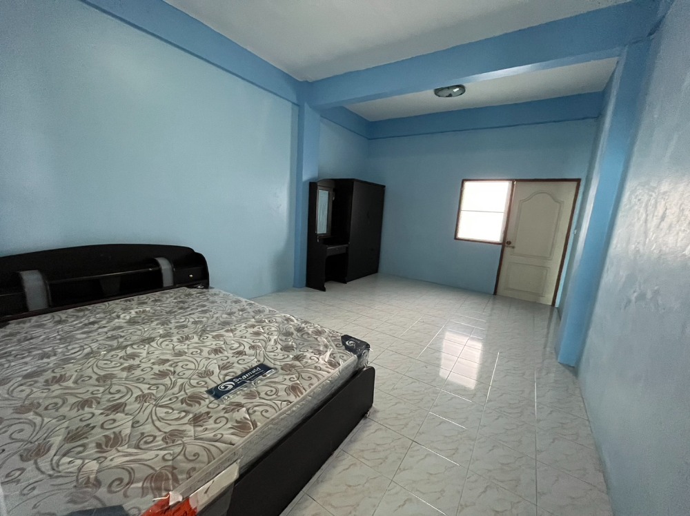 For SaleCondoBang kae, Phetkasem : Best Price! Worth Investing!! 2BR 2BA 54.5 Sq.m. Condo for Sale at Rungroj Condotel Very Near Phetkasem Main Road!!