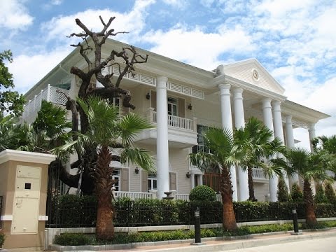 For SaleHousePinklao, Charansanitwong : Q. 12 Q. TWELVE There are only 12 houses in the project, area 300 sq m., fully furnished.