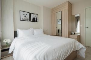 For SaleCondoThaphra, Talat Phlu, Wutthakat : SELL! Aspire Sathorn-Thapra 1 bed 3.1 mb.!!! Next to the stairs, BTS Talat Phlu, less than 5 minutes walk to the mall Tha Phra, very convenient.