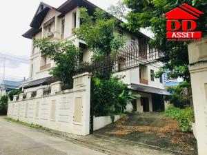 For SaleHouseRatchadapisek, Huaikwang, Suttisan : Urgent sale, 3-storey detached house with land in the heart of the city, Soi Ratchada 30.