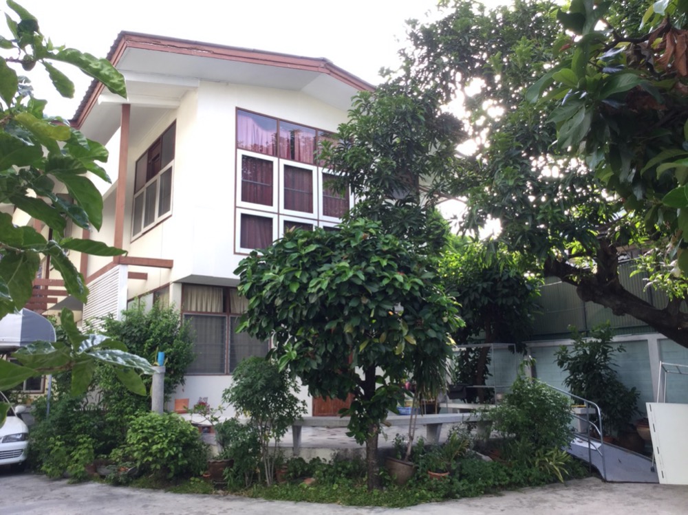For SaleHouseSathorn, Narathiwat : House with land, Chan 17 Road, about 100 meters on an area of 100 square meters.