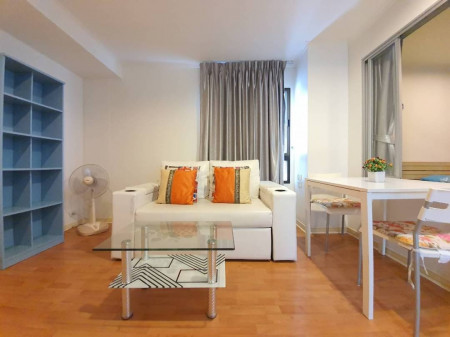 For RentCondoOnnut, Udomsuk : Cheap rent, corner room, very beautiful, LUMPINI VILLE Sukhumvit 77, 1 bedroom, 1 bathroom, 37 sq m., complete electrical appliances There is a washing machine. The view of the canal is very beautiful.
