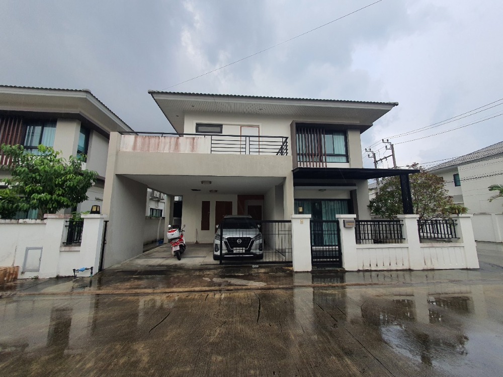 For SaleHousePattaya, Bangsaen, Chonburi : Modern style single house, big house, The Complete Sriracha Village, cheap price, near MotorWay