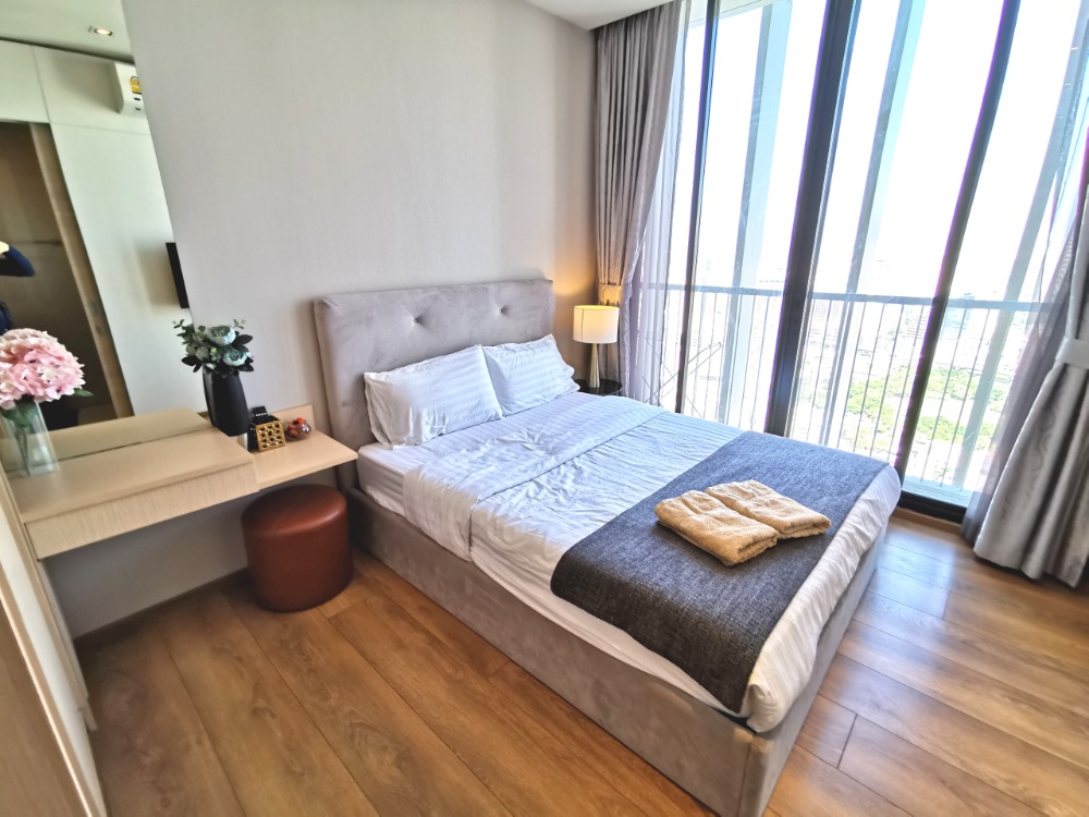 For SaleCondoSukhumvit, Asoke, Thonglor : 1 bed at Park 24 with nice view for Sale with tenant
