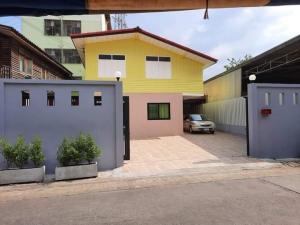 For SaleHouseRatchadapisek, Huaikwang, Suttisan : 2-storey detached house for sale, Soi Ratchada 18, size 51.2 sq m.