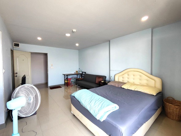 For SaleCondoVipawadee, Don Mueang, Lak Si : Condo for sale, Regent Home 11, Phaholyothin 67/1, 8th floor, studio 31 sq m. Very cheap price 1,250,000 baht.